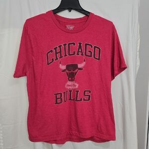 Chicago Bulls Old Navy Mens XXL Tee w/ Large Front Graphic